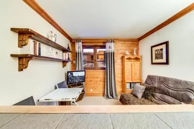 Télévision ou salle de divertissement dans l'établissement Résidence Coeur De Val - Studio Vieux Village MAE-3403