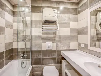 Salle de bains dans l'établissement Studio Les Tommeuses - Val Claret-26 by Interhome