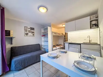 Cuisine ou kitchenette dans l'établissement Apartment Les Olympiques - Tignes 1800-9 by Interhome