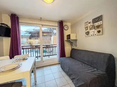 Coin salon dans l'établissement Apartment Les Olympiques - Tignes 1800-9 by Interhome