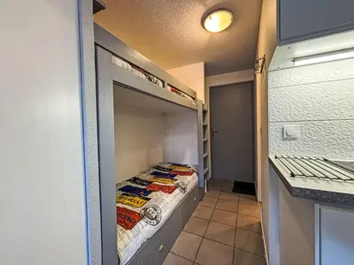 Cuisine ou kitchenette dans l'établissement Apartment Les Olympiques - Tignes 1800-9 by Interhome