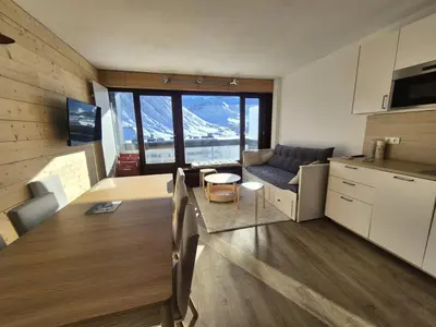 Cuisine ou kitchenette dans l'établissement Résidence Bec Rouge - Appartement lumineux rénové·Skis aux pieds·Balcon MAE-4953