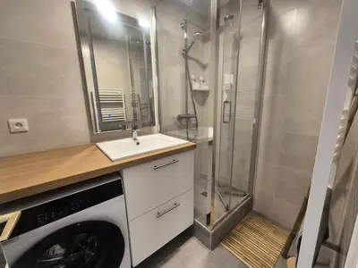 Salle de bains dans l'établissement Résidence Bec Rouge - Appartement lumineux rénové·Skis aux pieds·Balcon MAE-4953