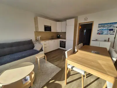 Cuisine ou kitchenette dans l'établissement Appartement rénové 6 pers · Pied des pistes · Balcon Sud - FR-1-502-609