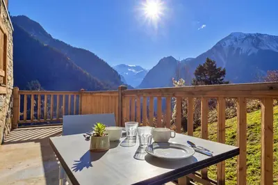 Vue générale sur la montagne ou vue sur la montagne depuis la maison de vacances