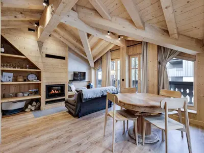 Coin salon dans l'établissement Appartement central Val d'Isère, 4 pers, 2 chambres en suite - FR-1-567-137