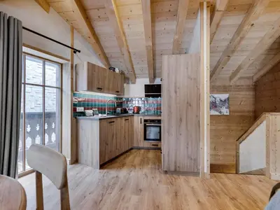 Cuisine ou kitchenette dans l'établissement Appartement central Val d'Isère, 4 pers, 2 chambres en suite - FR-1-567-137