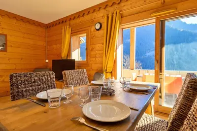 Vue générale sur la montagne ou vue sur la montagne depuis la maison de vacances