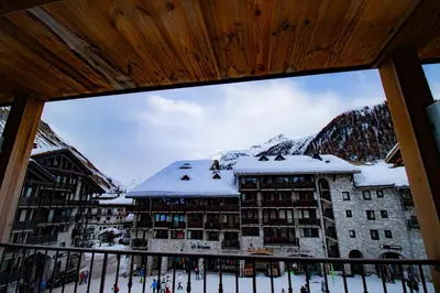 Vue générale sur la montagne ou vue sur la montagne depuis l'appartement