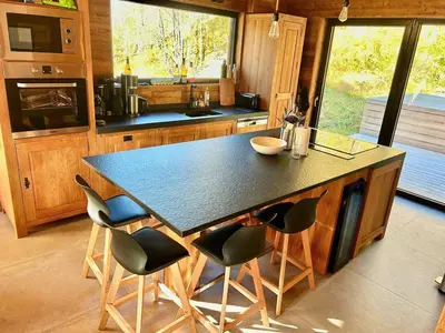 Cuisine ou kitchenette dans l'établissement Chalet de standing 12 personnes à Nancroix, avec WIFI et parking privé - FR-1-411-1005