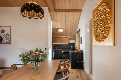 Cuisine ou kitchenette dans l'établissement Apartment Peridot Champagny-en-Vanoise - by EMERALD STAY