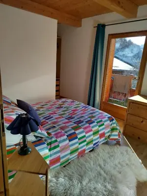Un ou plusieurs lits dans un hébergement de l'établissement Half-chalet, south-facing, overlooking Mont Pourri