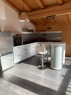 Cuisine ou kitchenette dans l'établissement Half-chalet, south-facing, overlooking Mont Pourri