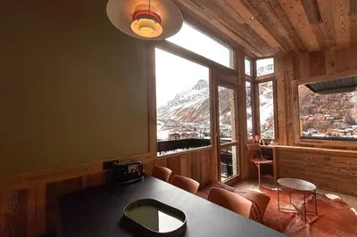 Coin salon dans l'établissement Les Hauts de Val Stunning Apartment with Panoramic View