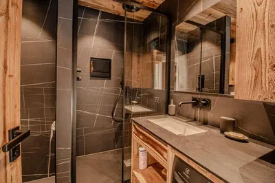 Salle de bains dans l'établissement Les Hauts de Val Stunning Apartment with Panoramic View