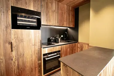 Cuisine ou kitchenette dans l'établissement Les Hauts de Val Stunning Apartment with Panoramic View