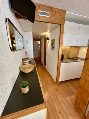 Cuisine ou kitchenette dans l'établissement L'éclat des Cîmes - Ménage inclus et lits faits - Arc 2000 - Ski IN-OUT - La conciergerie du Varet