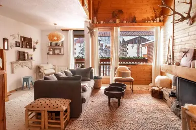 Coin salon dans l'établissement Hameau de Val 1389 Spacious cosy duplex in the heart of Val d’Isère