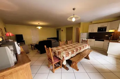 Cuisine ou kitchenette dans l'établissement Résidence Lanslebourg Village - Appartement 3 pièces - 6 personnes MAE-7953