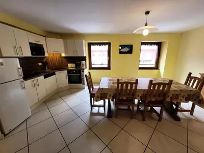 Cuisine ou kitchenette dans l'établissement Résidence Lanslebourg Village - Appartement 3 pièces - 6 personnes MAE-7953