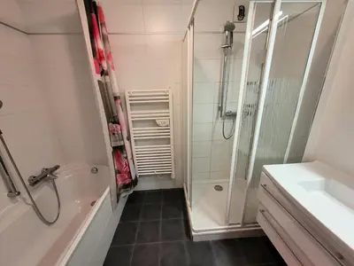 Salle de bains dans l'établissement Résidence Lanslebourg Village - Appartement 3 pièces - 6 personnes MAE-7953
