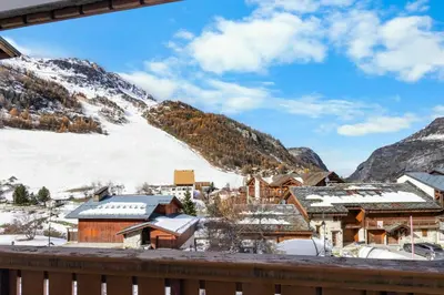 Vue générale sur la montagne ou vue sur la montagne depuis l'appartement