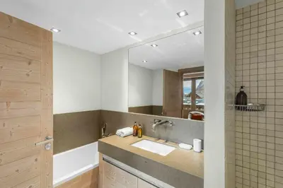 Salle de bains dans l'établissement Appartement le Roc - Rond point des pistes