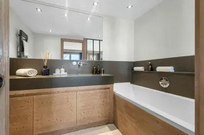 Salle de bains dans l'établissement Appartement le Roc - Rond point des pistes