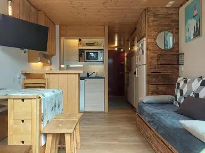 Cuisine ou kitchenette dans l'établissement Studio mezzanine avec balcon, proche pistes, Wifi inclus - FR-1-346-591
