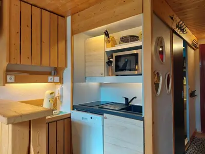 Cuisine ou kitchenette dans l'établissement Studio mezzanine avec balcon, proche pistes, Wifi inclus - FR-1-346-591