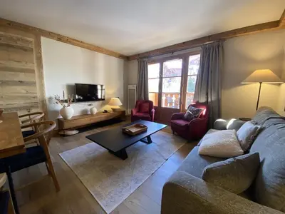 Coin salon dans l'établissement Beautifully Renovated 2 Bedroom Apartment - Arc 1950 - Prince des Cimes
