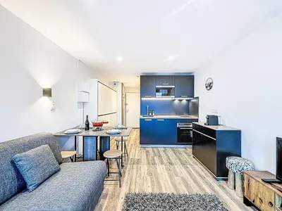 Cuisine ou kitchenette dans l'établissement Studio Le Curling B - Val Claret-44 by Interhome