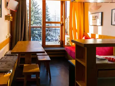 Coin salon dans l'établissement Résidence Aiguille Grive Bat I - Duplex pour 5 personnes à Arc 1800 dans le village de Charmettoger, skis aux pieds MAE-7733