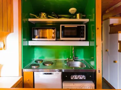 Cuisine ou kitchenette dans l'établissement Résidence Aiguille Grive Bat I - Duplex pour 5 personnes à Arc 1800 dans le village de Charmettoger, skis aux pieds MAE-7733