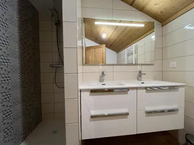 Salle de bains dans l'établissement Duplex spacieux proche centre - Animaux admis - FR-1-464-259