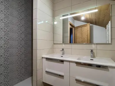 Salle de bains dans l'établissement Duplex spacieux proche centre - Animaux admis - FR-1-464-259