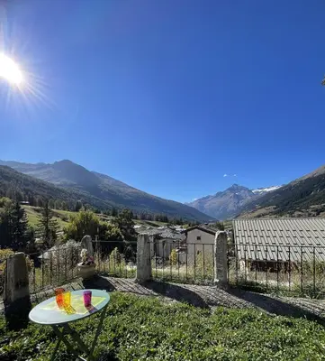 Vue générale sur la montagne ou vue sur la montagne depuis l'appartement