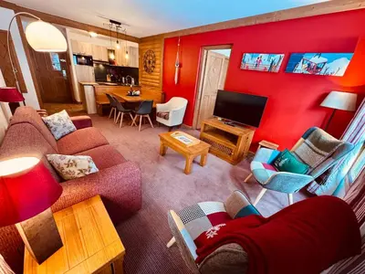 Télévision ou salle de divertissement dans l'établissement Cosy 2 Bed Apartment - Arc 1950 - Auberge Jerome