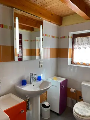 Salle de bains dans l'établissement Les Sorbiers