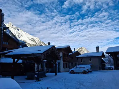 L'établissement L'essendole, 3 chambres, très proche du centre en hiver