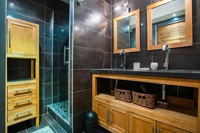 Salle de bains dans l'établissement MyHome - Beau T2 rénové Tichot centre Val Claret