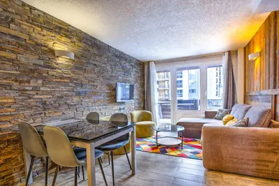 Coin salon dans l'établissement MyHome - Beau T2 rénové Tichot centre Val Claret