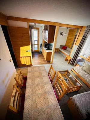 Coin salon dans l'établissement Bel appartement ski aux pieds 5 personnes 2 chambres BELLE PLAGNE