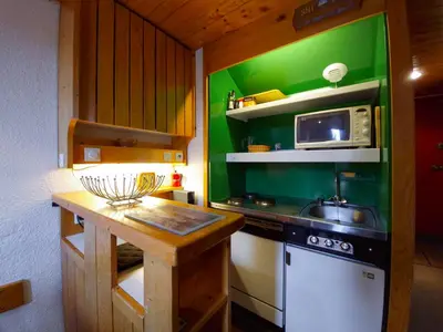 Cuisine ou kitchenette dans l'établissement Duplex skis aux pieds pour 6 à Arc 1800, balcon au sud-est - FR-1-411-1011