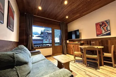 Télévision ou salle de divertissement dans l'établissement Chalet de Solaise B03