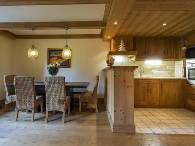 Cuisine ou kitchenette dans l'établissement Appartement spacieux 6-7 pers, Balcon, Ski aux pieds, Parking couvert - FR-1-862-12