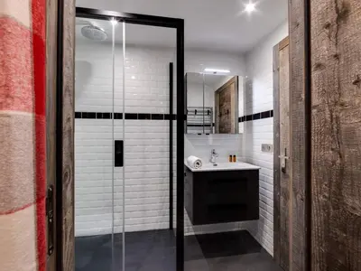 Salle de bains dans l'établissement Duplex rénové avec balcon à Val d'Isère, parking inclu - FR-1-862-24