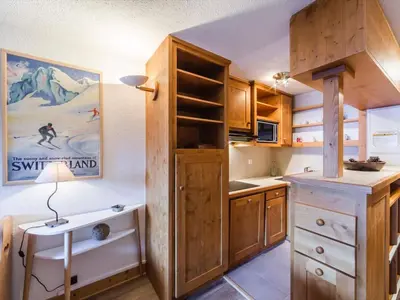 Cuisine ou kitchenette dans l'établissement Appartement lumineux ski aux pieds avec parking couvert - FR-1-862-25