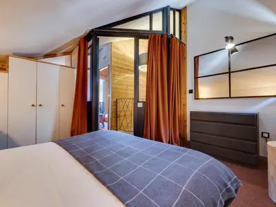 Un ou plusieurs lits dans un hébergement de l'établissement Duplex rénové ski aux pieds avec balcon pour 6 personnes à Val-d'Isère - FR-1-862-30