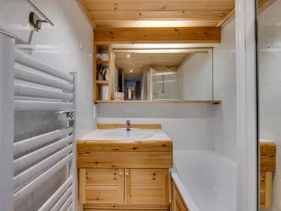 Cuisine ou kitchenette dans l'établissement Duplex rénové ski aux pieds avec balcon pour 6 personnes à Val-d'Isère - FR-1-862-30